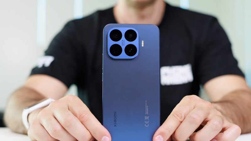 I'm sticking with the iPhone 17 Pro, since this Android champion is great by day but bad at night