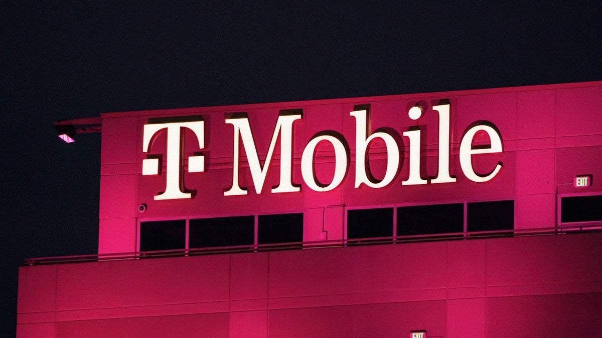 T-Mobile store manager accused of ripping off customers by a rep who works under her