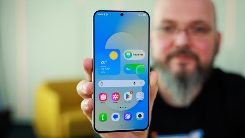 At a whopping $200 off, Samsung's Galaxy S25 FE becomes the 2026 value champ you've been expecting