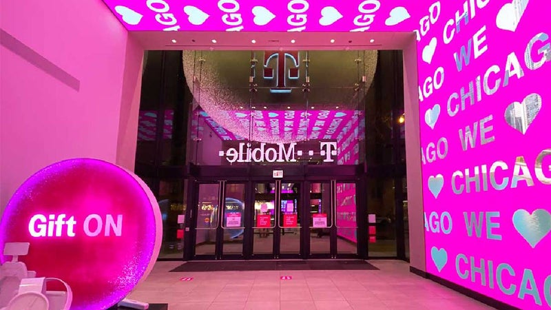Bold new T-Mobile bet has customers grimacing