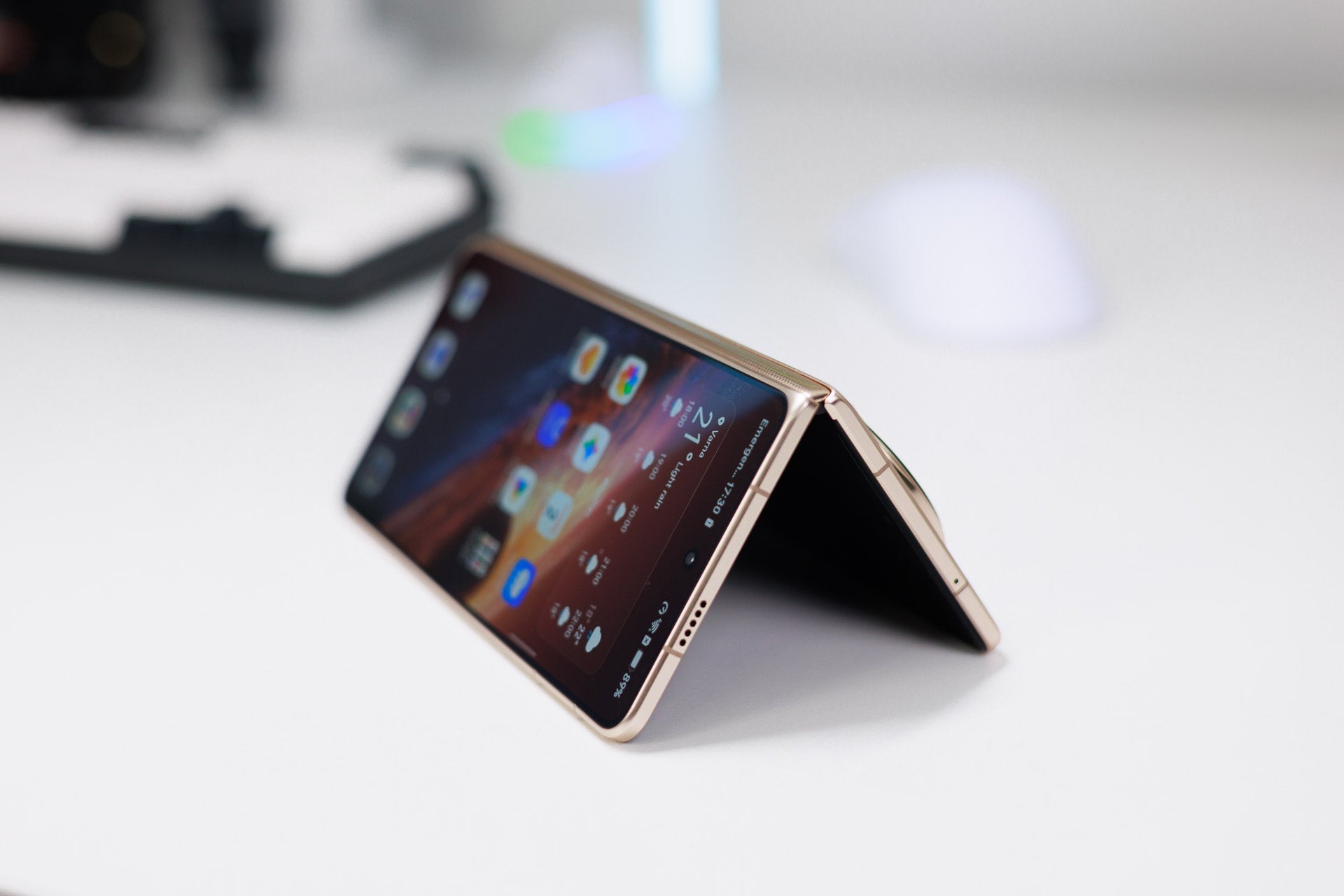 Honor Magic V6 with biggest battery on a foldable will surely make the iPhone Ultra shiver and fold