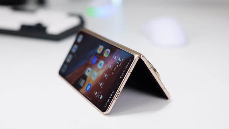 Honor Magic V6 with biggest battery on a foldable will surely make the iPhone Ultra shiver and fold
