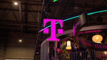 T-Mobile rep warns customers about what is going on in his store