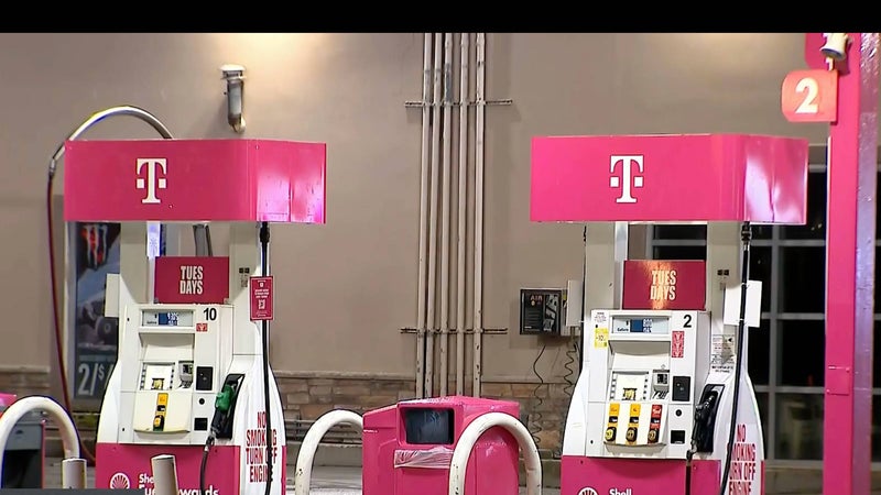 Server-crashing T-Mobile offer sparks massive lines