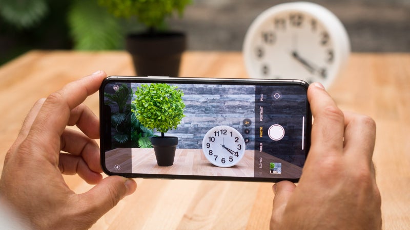 Apple itself is finally tearing down an annoying wall between iPhone and Android