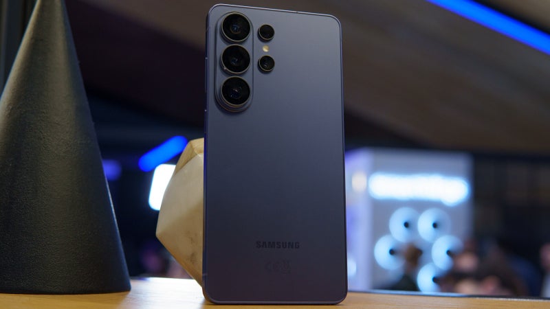 Here's how you can save an incredible $500 on Samsung's towering Galaxy S26 Ultra (sans trade-in)