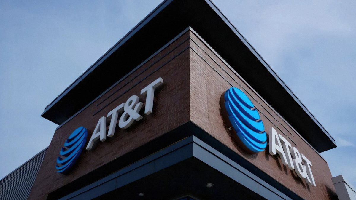 AT&T offers 24-hour cellular connectivity to users of this Apple device for $3