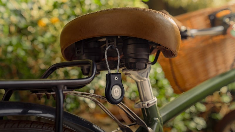 Motorola finally starts selling the Moto Tag 2 and its prettiest earbuds yet in the US