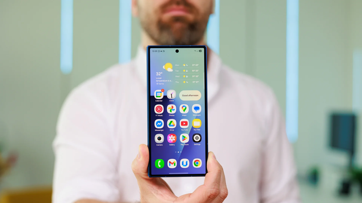 phonearena.com - Polina Kovalakova - The Galaxy Z Fold 8 just broke the internet after a casual retail mistake