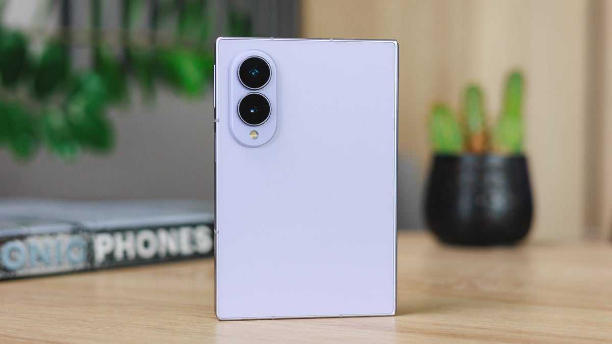 phonearena.com - Victor Hristov - Samsung's new Galaxy Z Fold 8 is a design masterpiece with just one tiny flaw