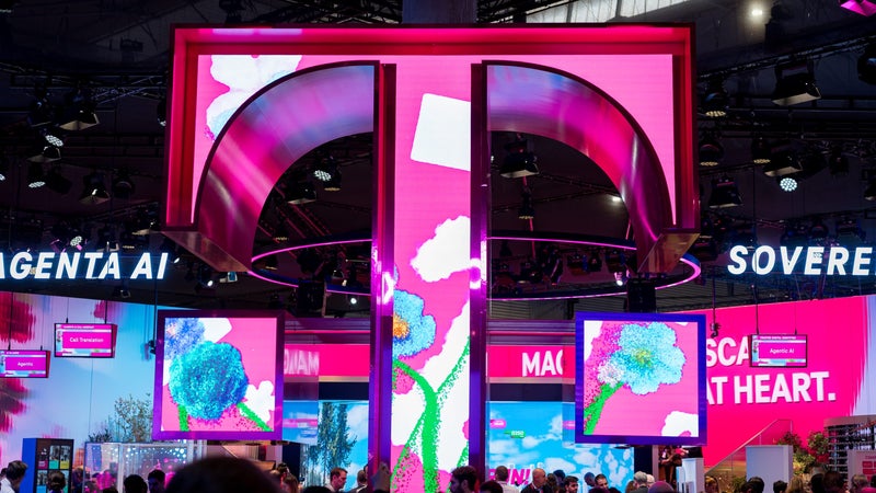 T-Mobile is down for tens of thousands [UPDATED]