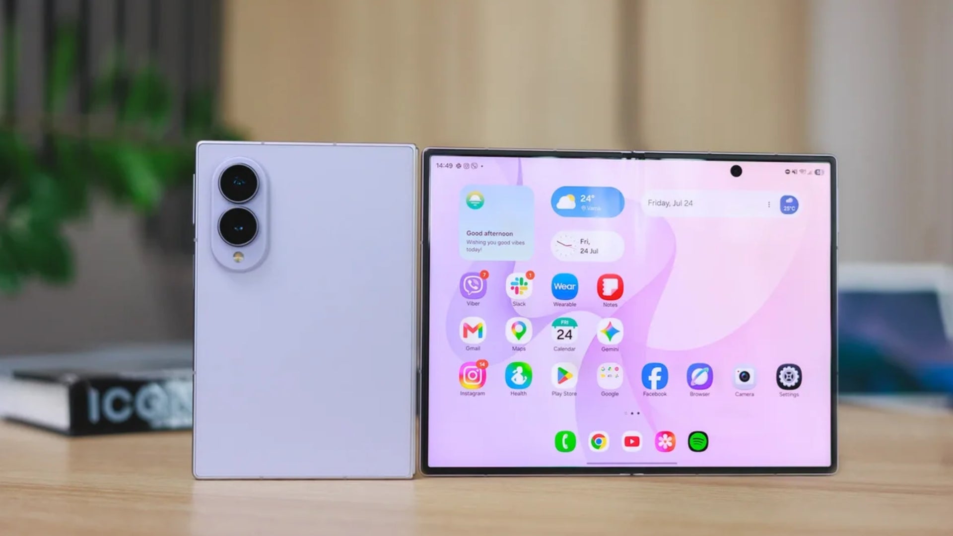 Even you can't resist the Galaxy Z Fold 8's short and wide charm, admit it