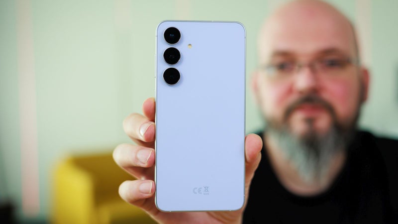 Expecting a big camera upgrade from the costlier Galaxy S26 FE? Prepare for bitter disappointment!