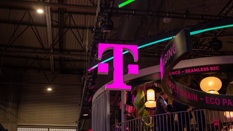 T-Mobile saves the day after tropical storm batters Hawaii