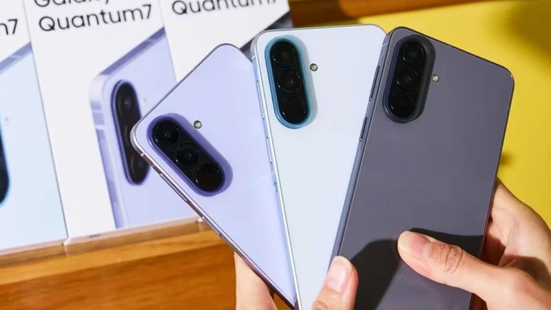 Samsung's latest Galaxy phone shockingly lacks the very feature that made it popular?