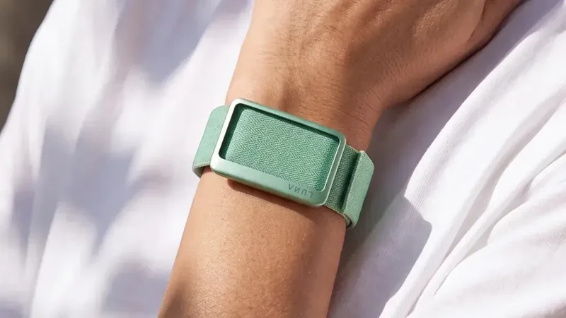 This Fitbit Air competitor just started shipping, and I'm getting one