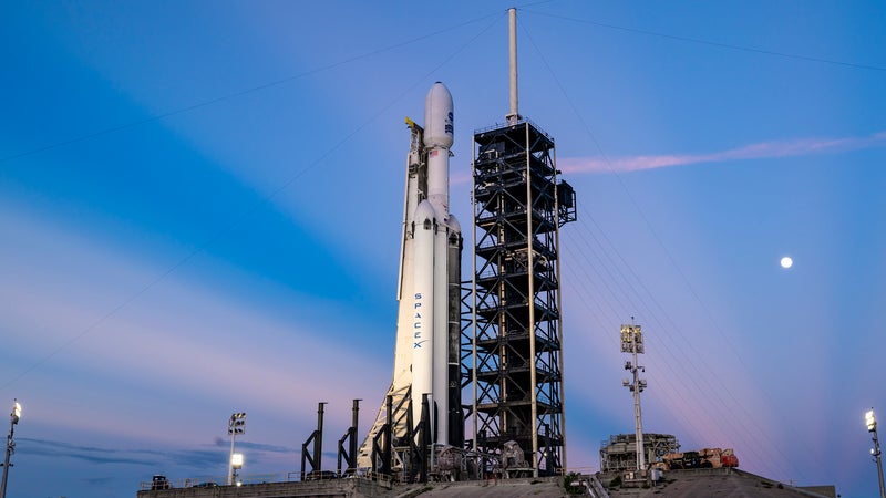 SpaceX reveals launch window for mobile service to take down the Big Three "cartel"
