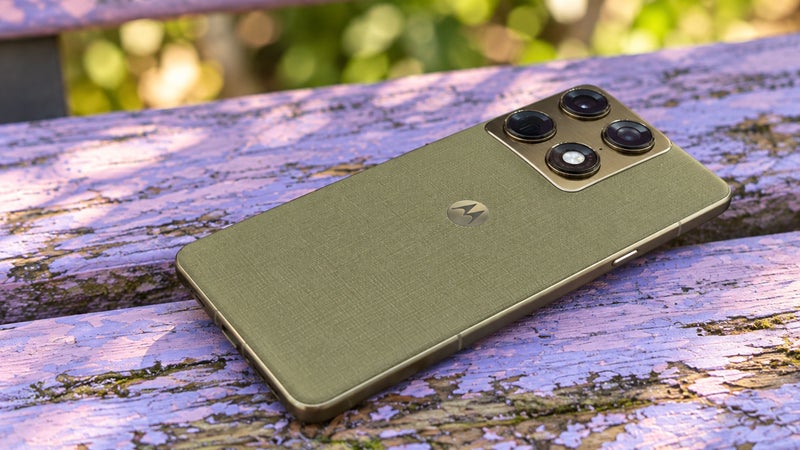 Motorola introduces the Signature 27