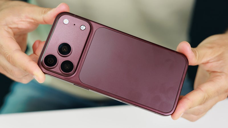 Some iPhone 18 Pro users are already seeing green and pink lines