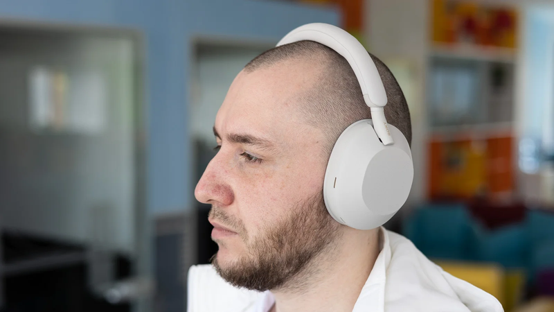 Premium Sony WH-1000XM5 are available with a very tempting discount right now