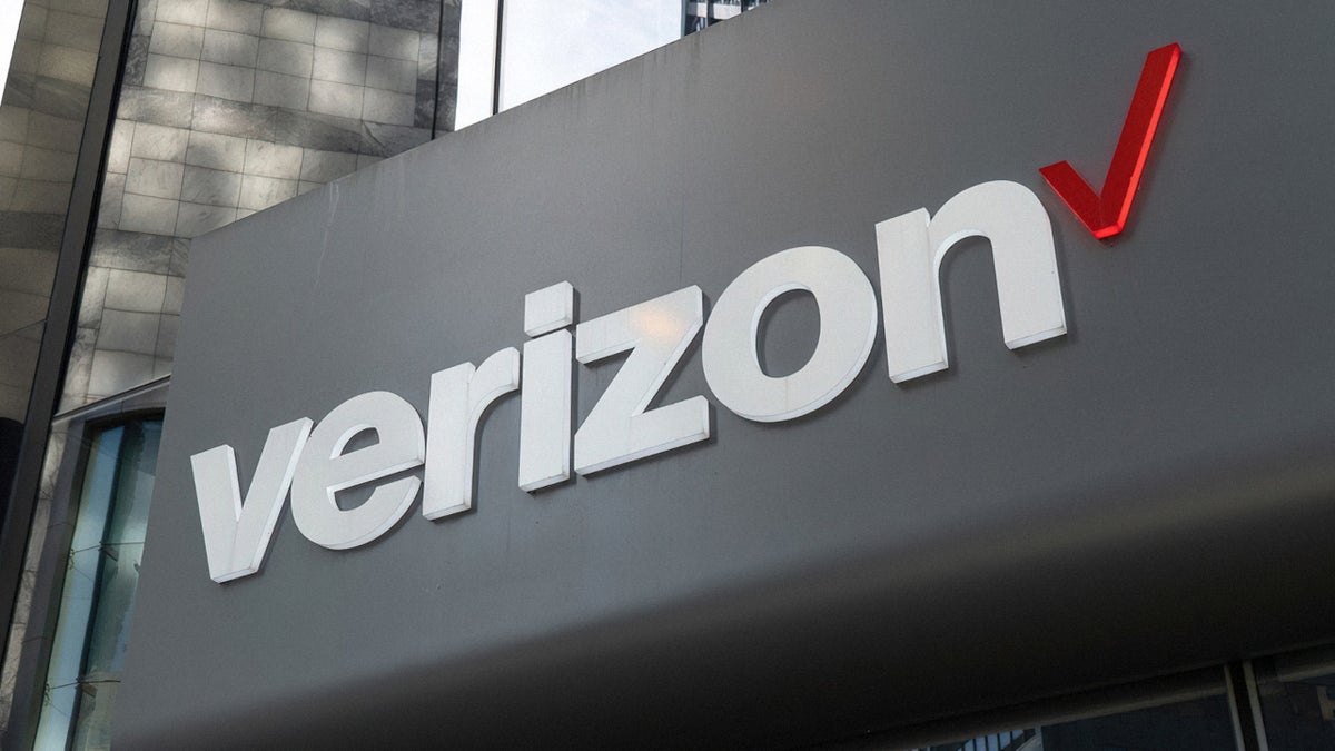 phonearena.com - Alan Friedman - FCC halts Verizon's plan to remove 'Plain Old Telephone Service' in several States