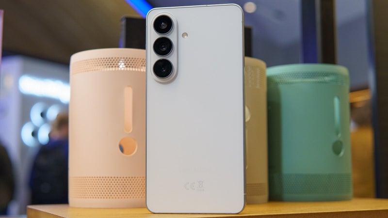 Samsung's cheapest Galaxy S26 model is on sale at a $275 Prime Day discount, but likely not for long
