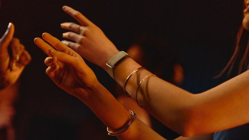 Fitbit Air gets smarter at tracking your workouts, plus stylish new bands to show it off