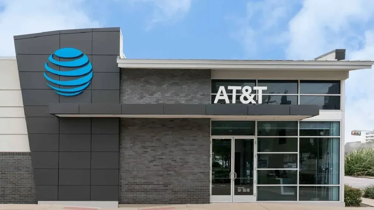 phonearena.com - Mariyan Slavov - AT&T is killing off its ancient copper network faster than ever - here's why