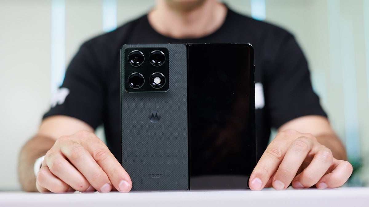 Most of you don't think Motorola's iPhone Duo rival is doomed, but one detail could change your mind