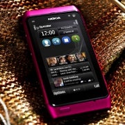 Nokia N8 gets trendy in hot pink