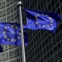 European Commission to propose roaming and data charges slash with 40% and more by 2014