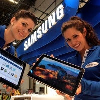 Newest Samsung Galaxy Tab 10.1 promo video places it featherweight
