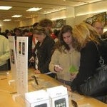 Sprint reportedly setting up equipment to boost its signal inside an Apple Store, hints at 4G