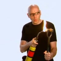 Conan mocks the story of the iPhone 5 stolen in a bar, Apple replies with a video