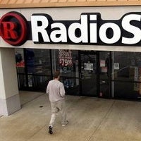 RadioShack slashing prices of all Verizon smartphones by $100