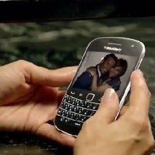 J-Lo stays loyal to the 'Berry, flaunting a BlackBerry Bold 9900 in her latest video