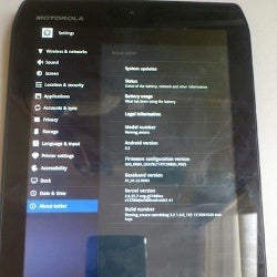 8.2-inch slim Motorola Xoom 2 Media Edition surfaces, compared with its bigger Xoom 2 sibling