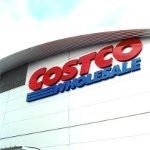Costco to include a free accessory pack with the Motorola DROID RAZR