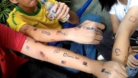 People line up for 8 hours to get Nokia Lumia 800 in Singapore, lured by a free Xbox 360 offer