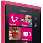 Magenta Nokia Lumia 800 available in France