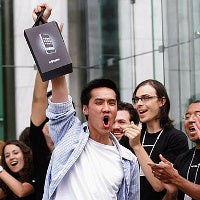 Here's the only person in the world who didn't get an iPhone for Christmas