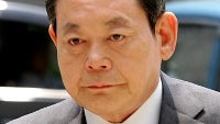 Samsung CEO says the company has to keep an open mind, senses tough economic situation in 2012