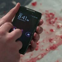 Motorola proves the Droid RAZR can cut through Jell-O and still work