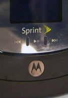 Motorola V950 with QChat is headed to Sprint