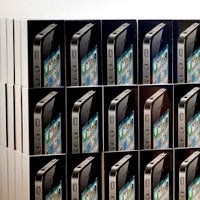 Apple finally abreast with iPhone 4S demand