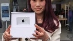 "Apple Girl" who downloaded the 25 billionth app from the App Store, collects prize in Beijing
