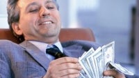 Rich smartphone users don't play games, don't tweet