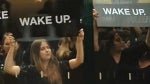 Samsung pays people to protest outside Australian Apple Store; goal is to mock iSheep culture