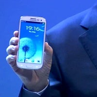 Samsung Galaxy S III preorder at Amazon UK already falls to $809, US still keeps it at $899