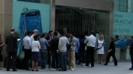 Samsung UK stores see lines for the launch of the Galaxy S III, supply issues shaping up